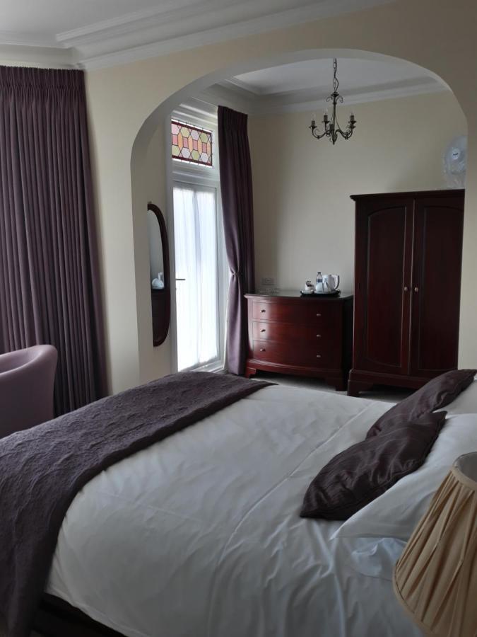 Breakers Bed And Breakfast Істборн Екстер'єр фото