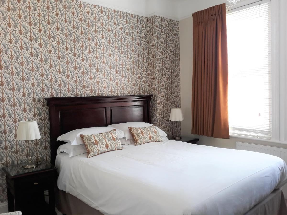 Breakers Bed And Breakfast Істборн Екстер'єр фото