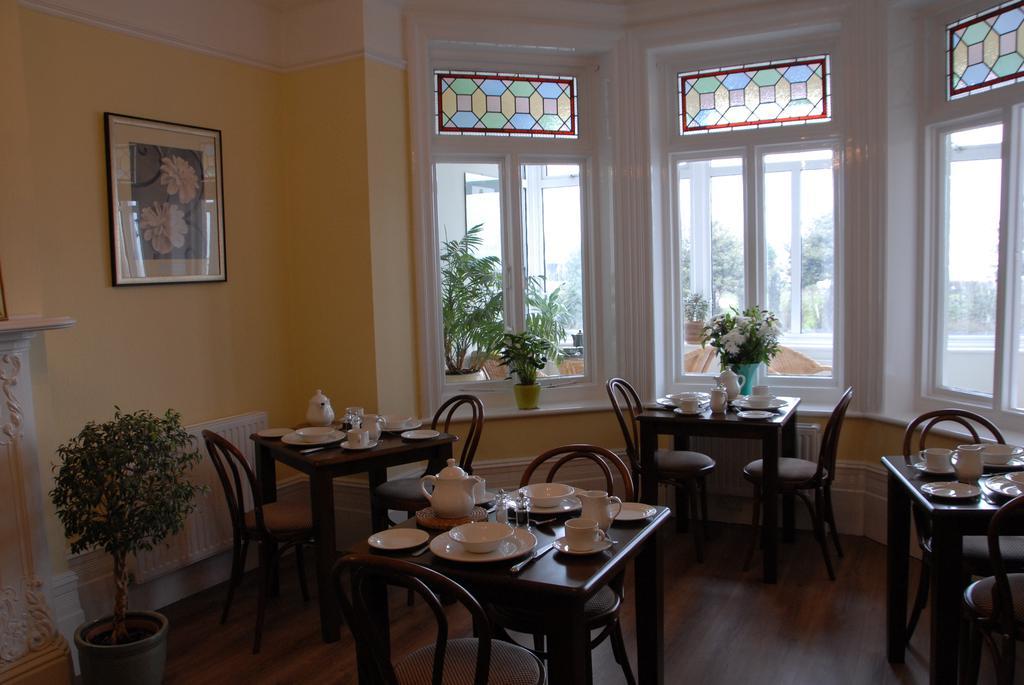 Breakers Bed And Breakfast Істборн Екстер'єр фото