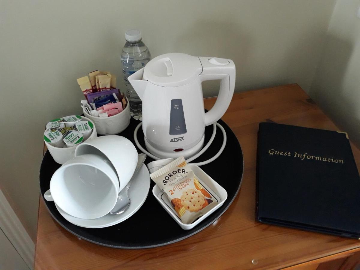 Breakers Bed And Breakfast Істборн Екстер'єр фото